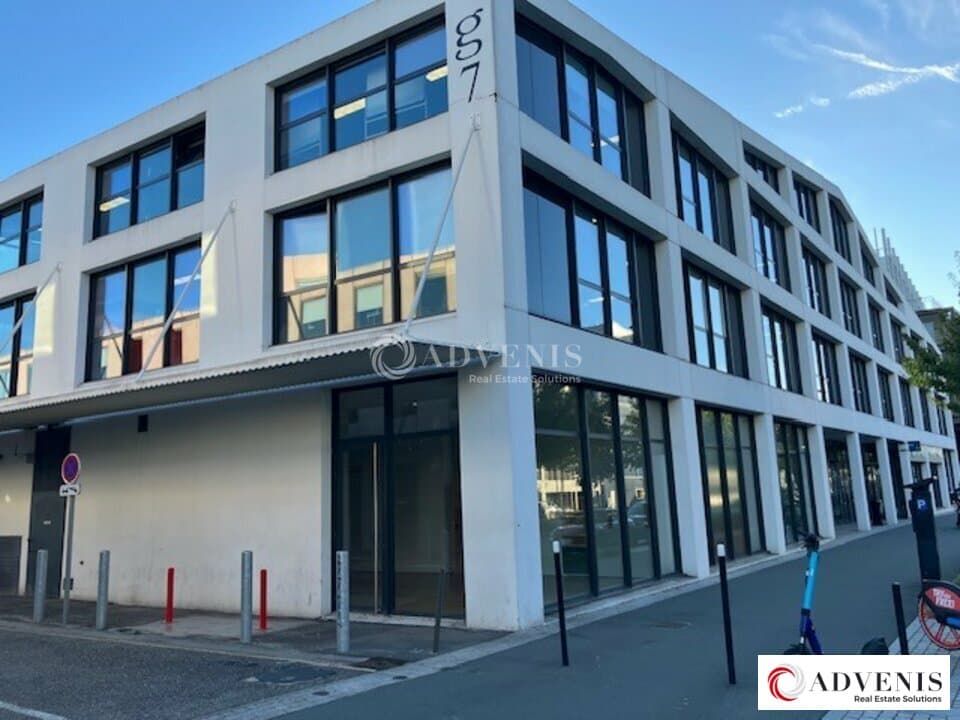 Local commercial · 223 m² · Location — photo 1