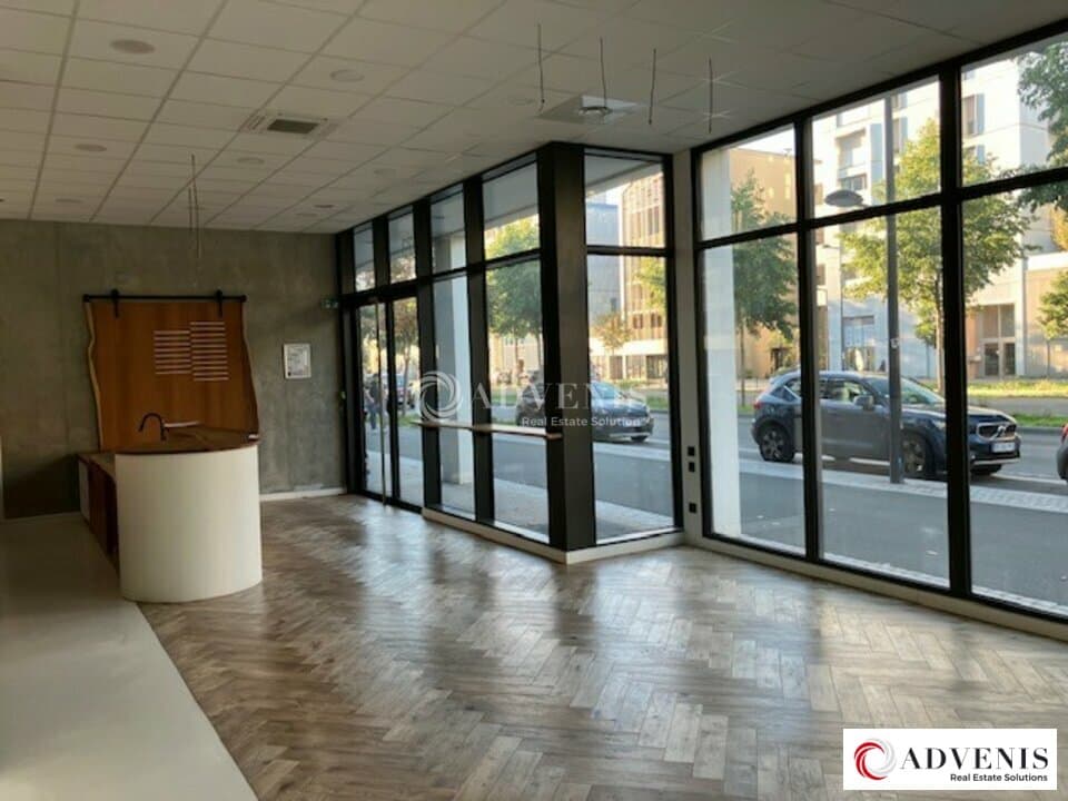 Local commercial · 223 m² · Location — photo 2
