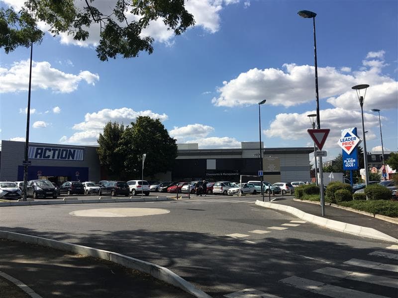 Local commercial · 952 m² · Location — photo 1