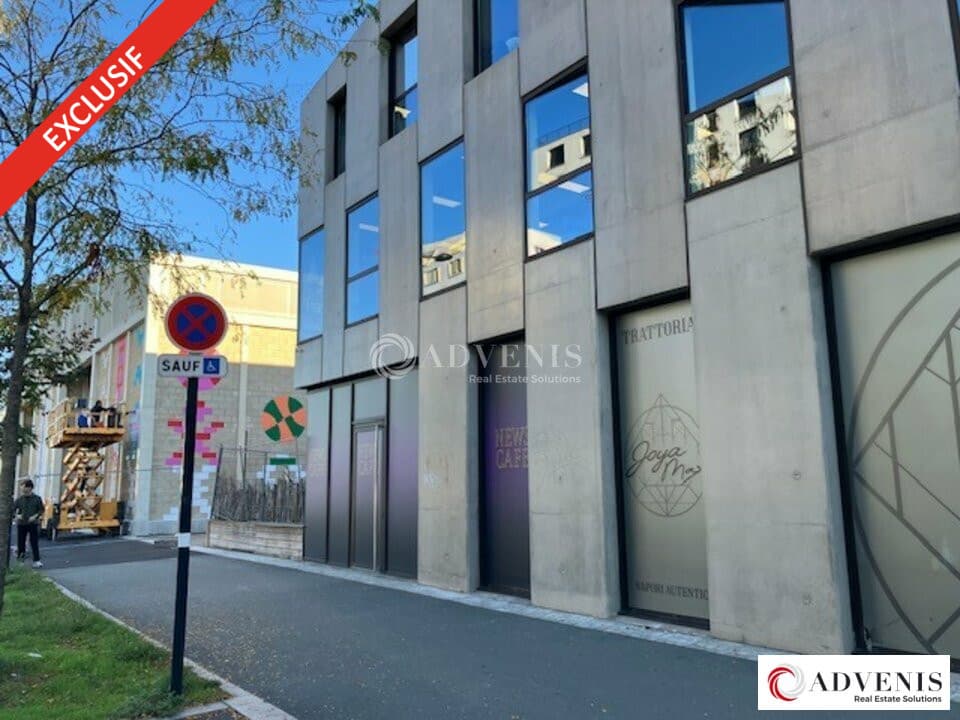 Bar-Café · 638 m² · Location — photo 3