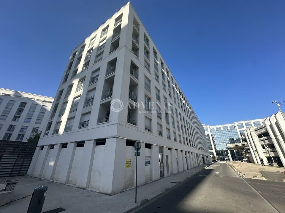 Local commercial · 300 m² · Location — photo 1