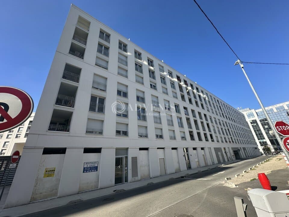 Local commercial · 300 m² · Location — photo 2