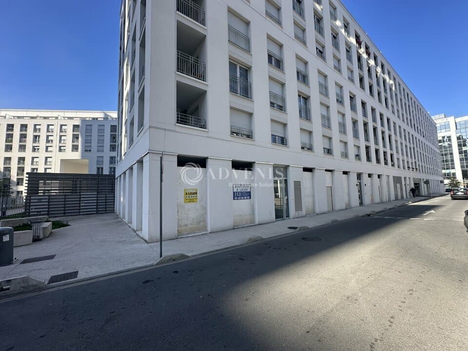 Local commercial · 300 m² · Location — photo 3