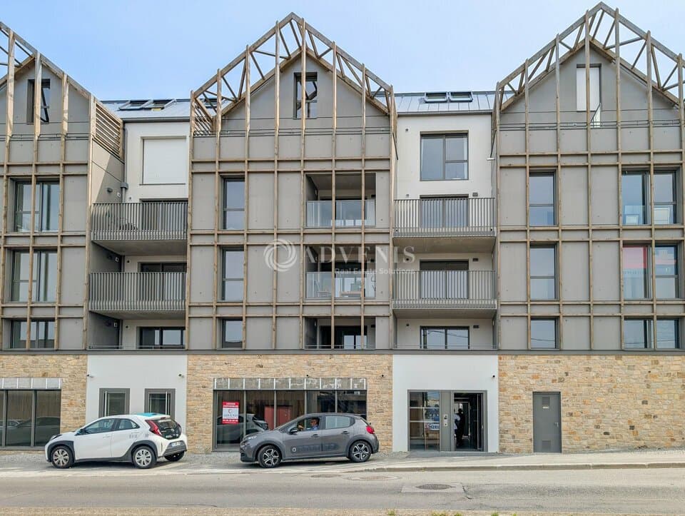 Local commercial · 63 m² · Location — photo 2