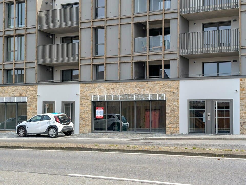Local commercial · 63 m² · Location — photo 1