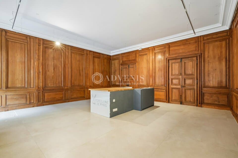 Local commercial · 114 m² · Location — photo 1