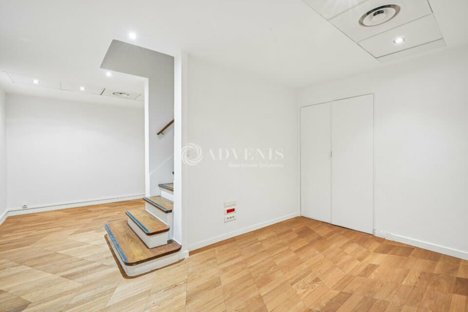 Local commercial · 114 m² · Location — photo 2