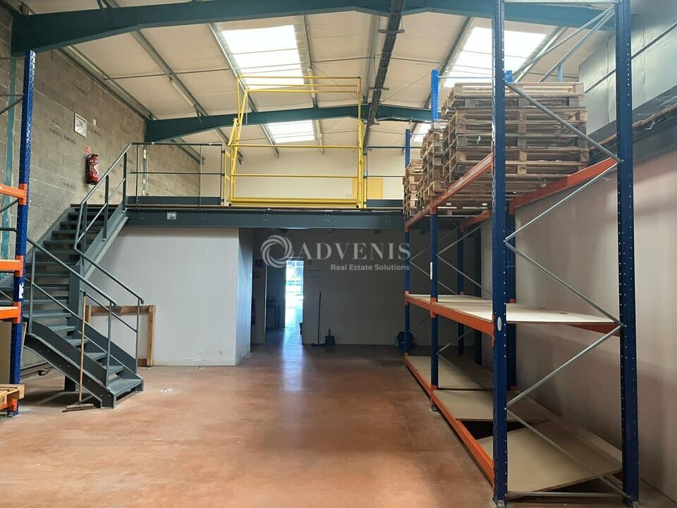 Local commercial · 425 m² · Location — photo 2