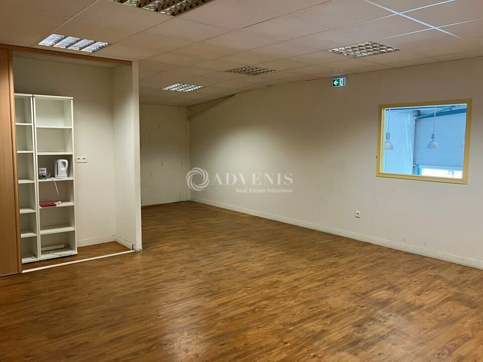 Local commercial · 425 m² · Location — photo 3