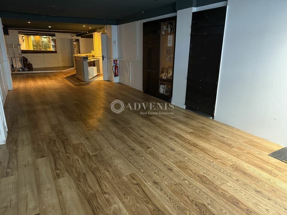 Local commercial · 300 m² · Location — photo 2