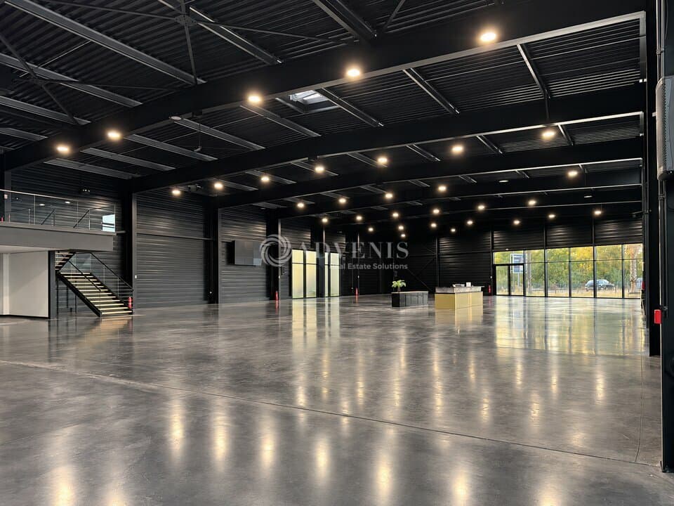 Local commercial · 2306 m² · Location — photo 2