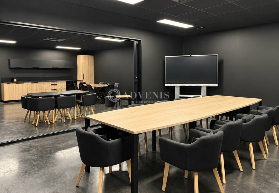 Local commercial · 2306 m² · Location — photo 3