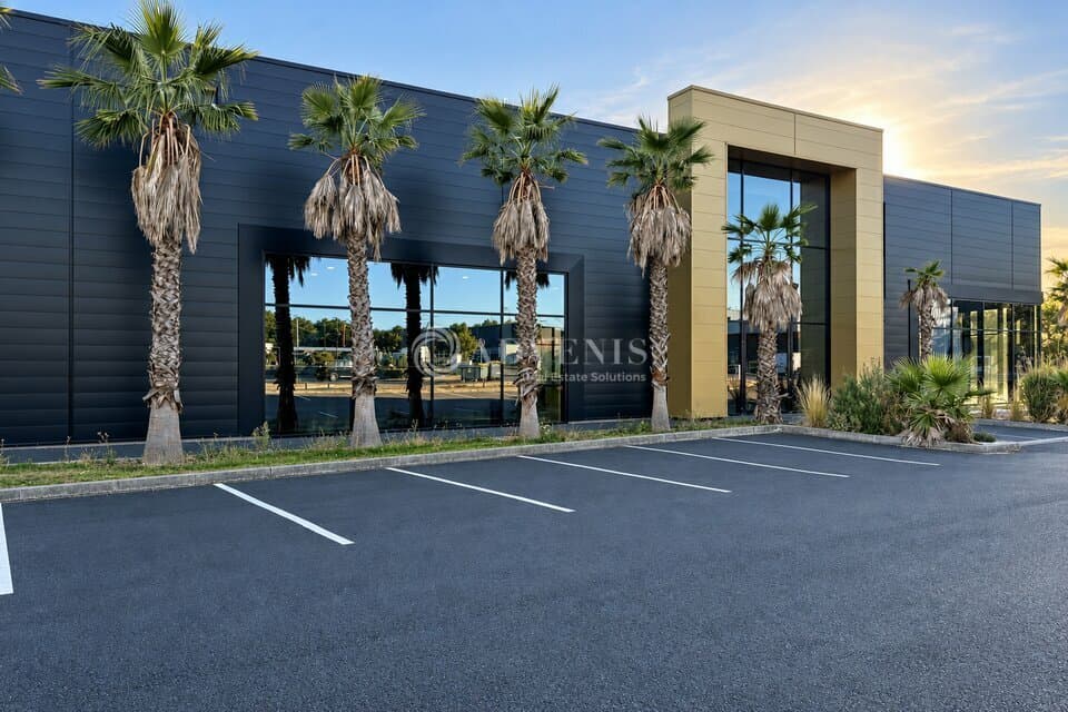Local commercial · 2306 m² · Location — photo 1