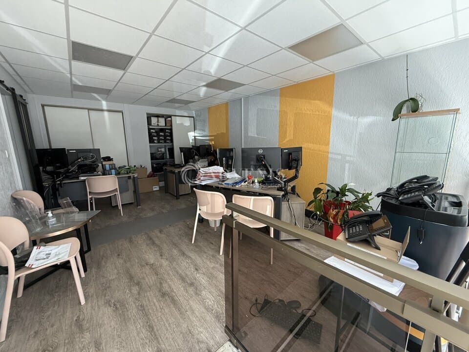 Local commercial · 75 m² · Achat des murs — photo 3