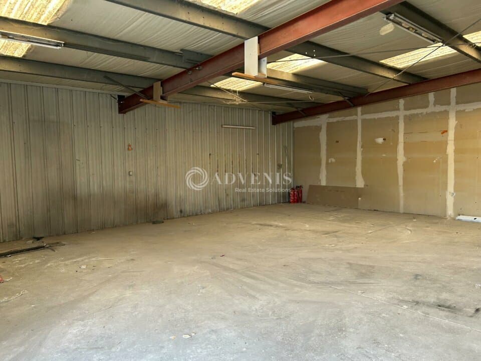 Local commercial · 130 m² · Location — photo 3