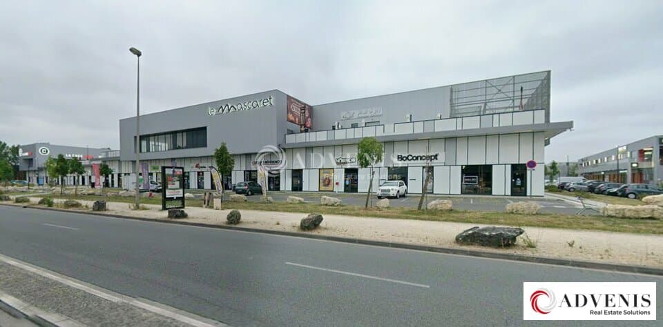 Local commercial · 302 m² · Location — photo 2