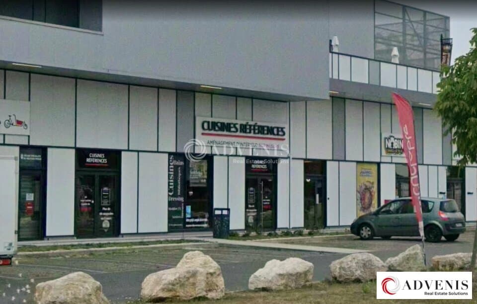 Local commercial · 302 m² · Location — photo 3
