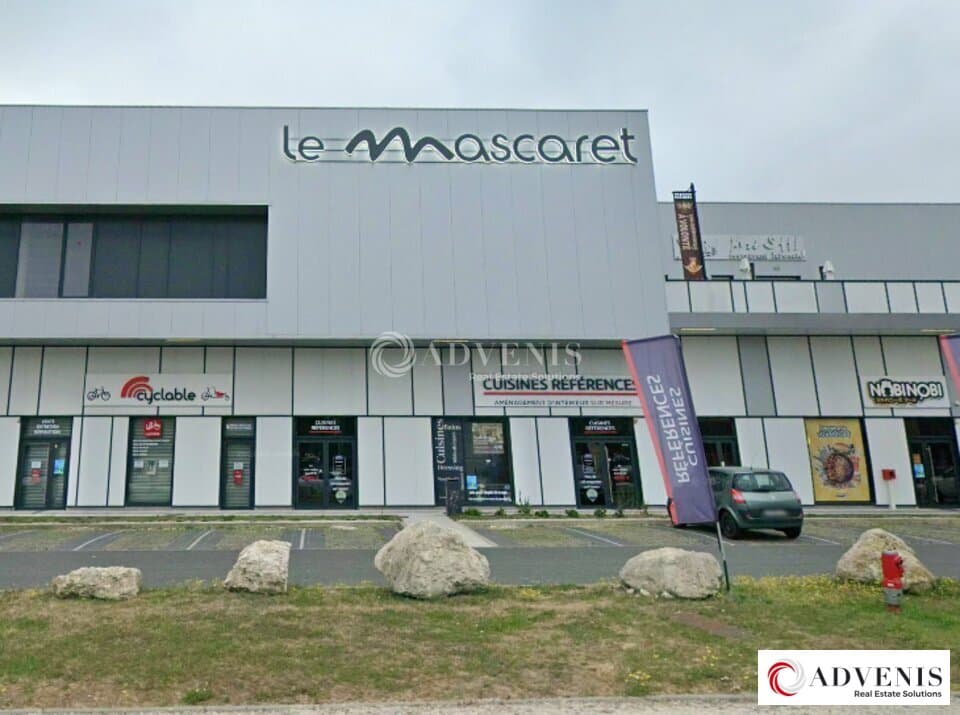 Local commercial · 302 m² · Location — photo 1