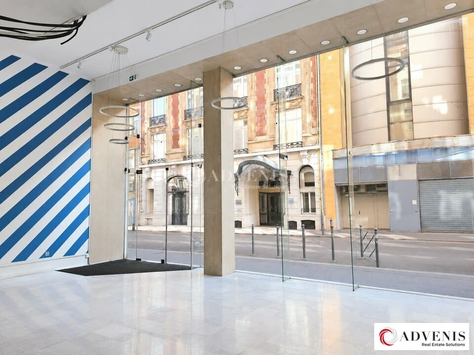 Local commercial · 143 m² · Location — photo 1