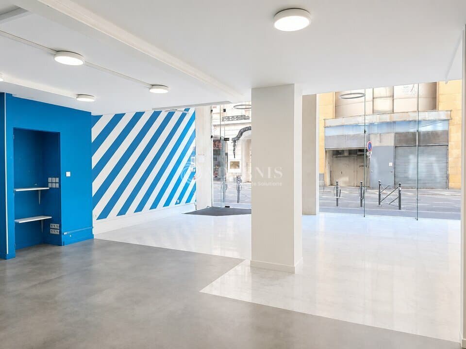 Local commercial · 143 m² · Location — photo 3