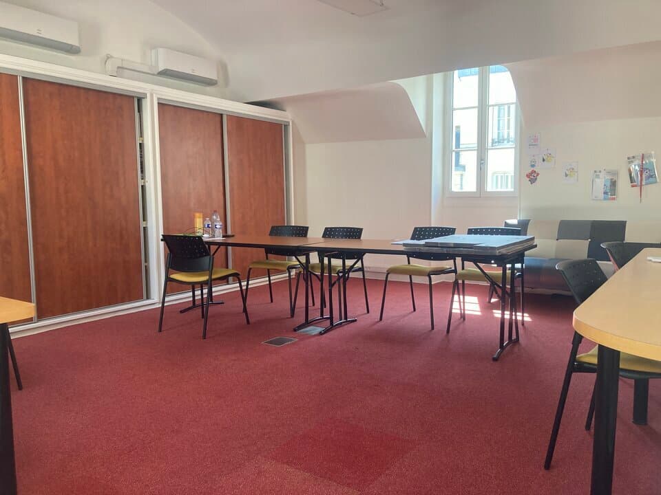 Local commercial · 150 m² · Location — photo 2