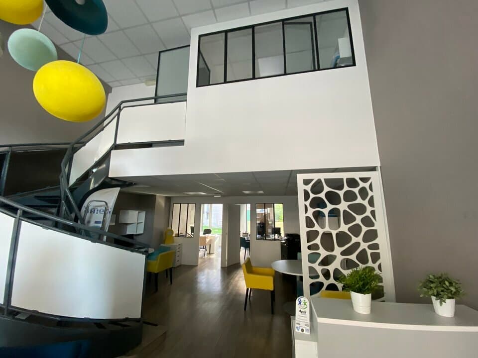 Local commercial · 115 m² · Location — photo 1