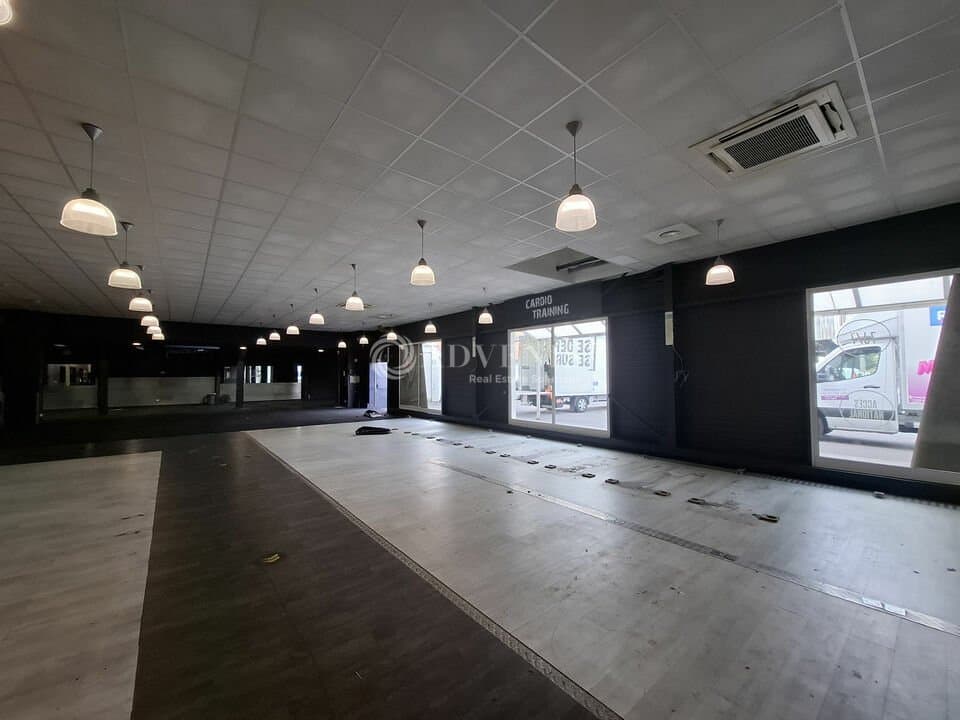 Local commercial · 950 m² · Location — photo 2
