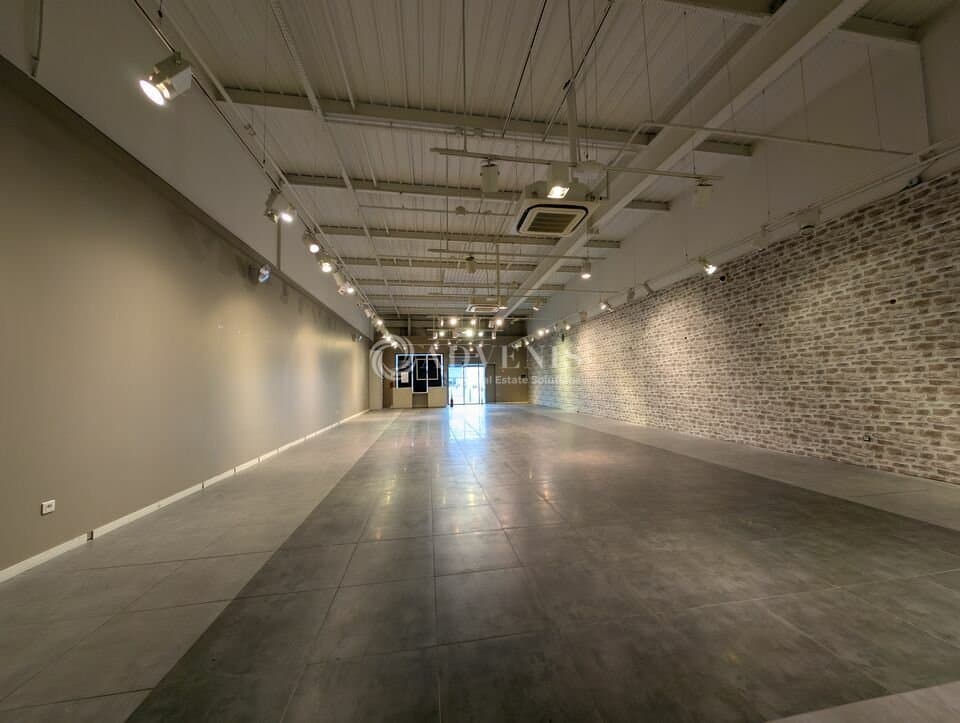 Local commercial · 439 m² · Location — photo 3