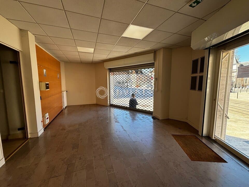 Local commercial · 75 m² · Location — photo 3