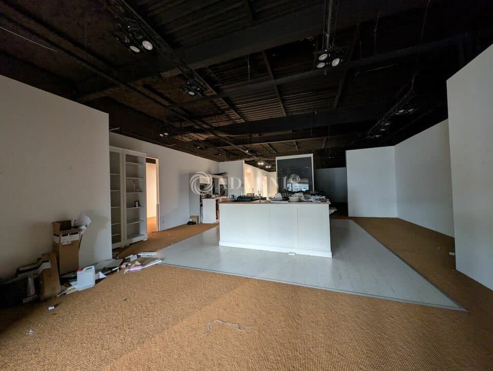 Local commercial · 460 m² · Location — photo 3