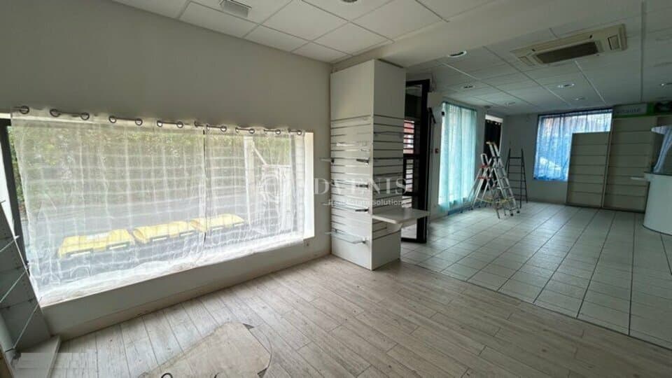 Local commercial · 113 m² · Location — photo 3