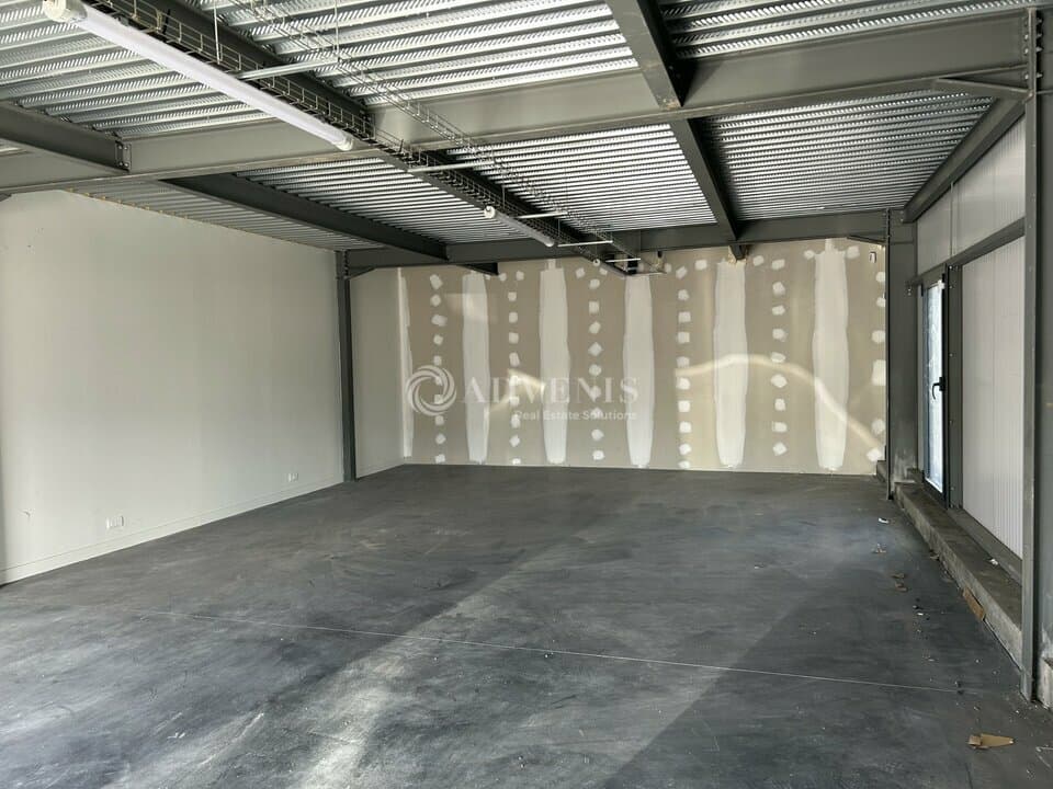 Local commercial · 235 m² · Location — photo 3