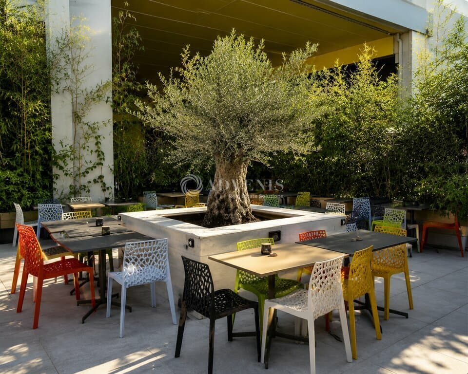 Local commercial · 216 m² · Location — photo 3