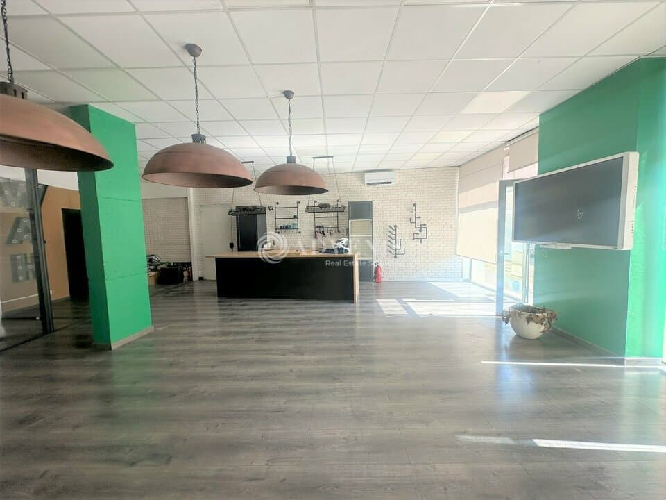 Local commercial · 100 m² · Location — photo 3