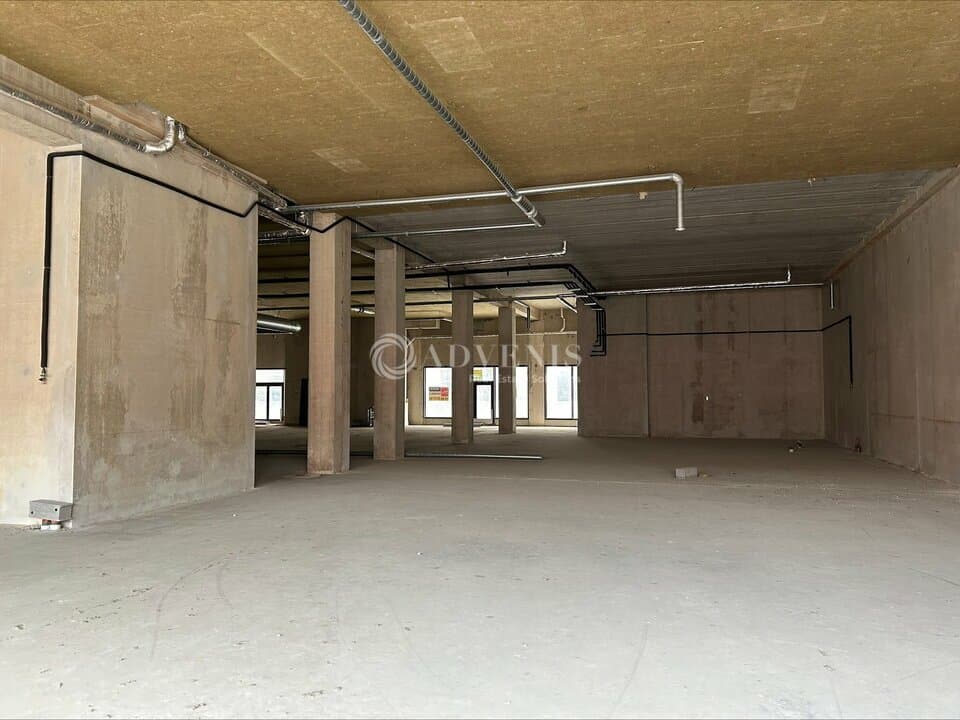 Local commercial · 1110 m² · Location — photo 3