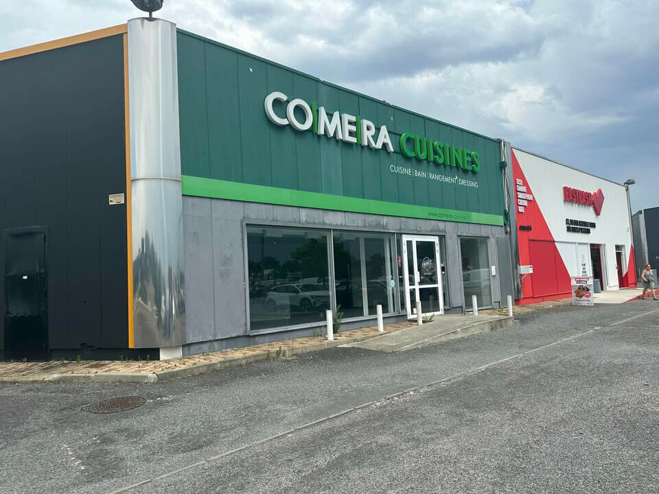 Local commercial · 400 m² · Location — photo 1