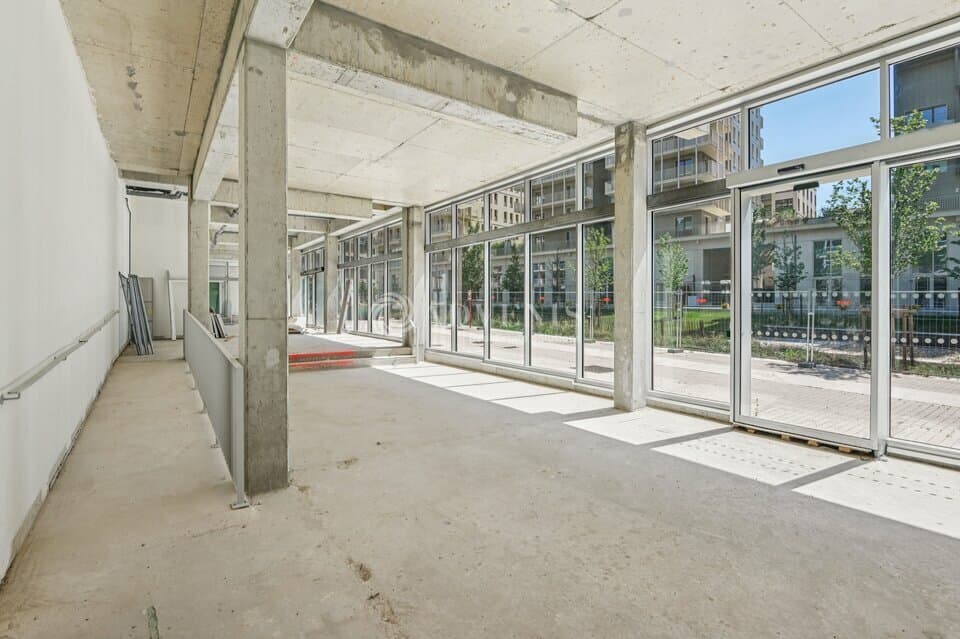 Local commercial · 240 m² · Location — photo 2
