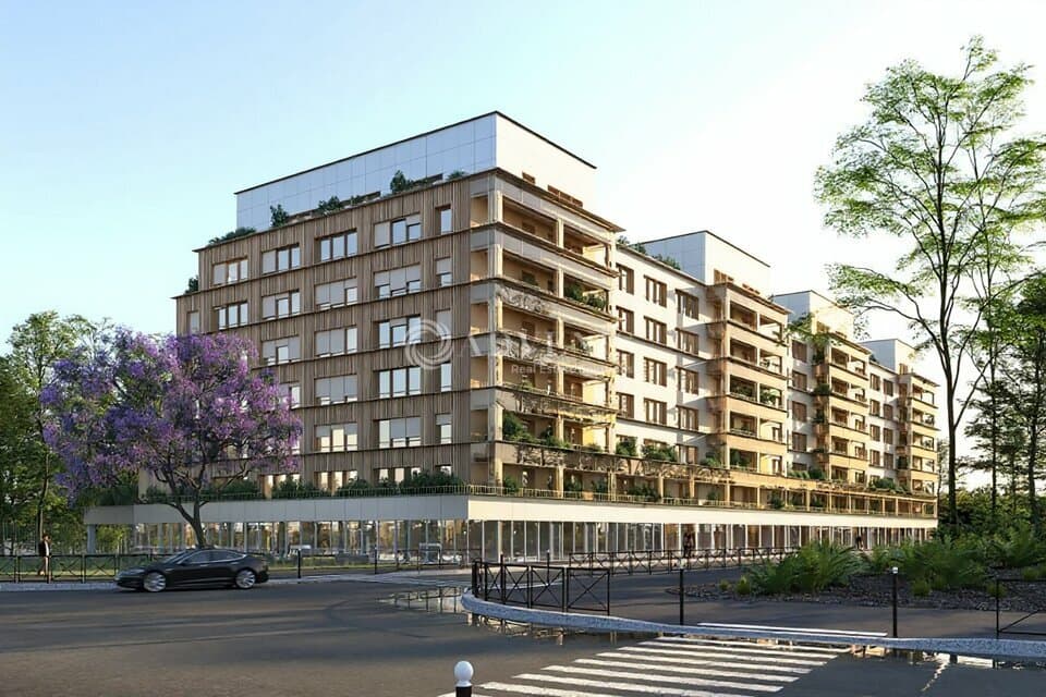 Local commercial · 602 m² · Location — photo 2