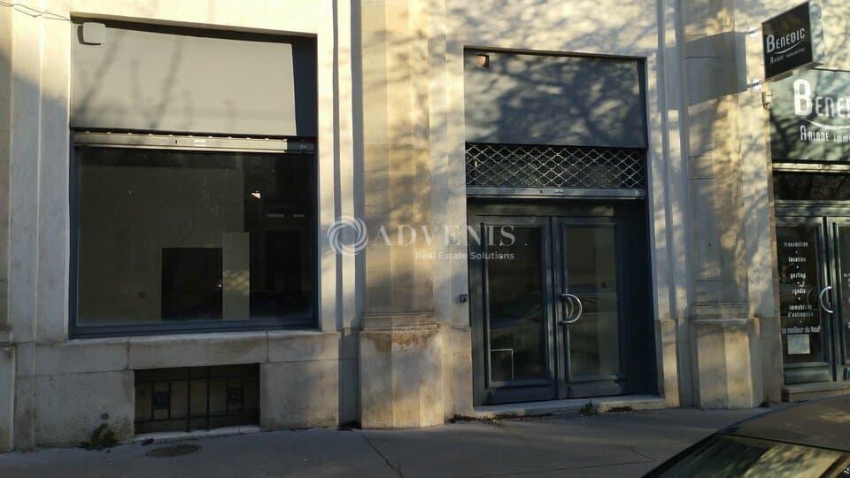 Local commercial · 352 m² · Achat des murs — photo 1