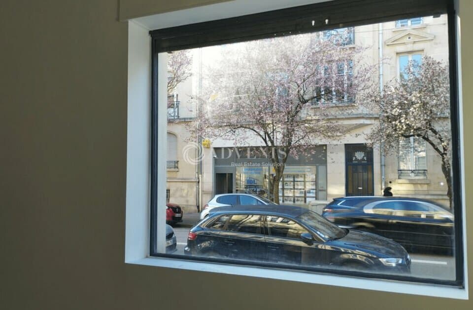 Local commercial · 352 m² · Achat des murs — photo 2