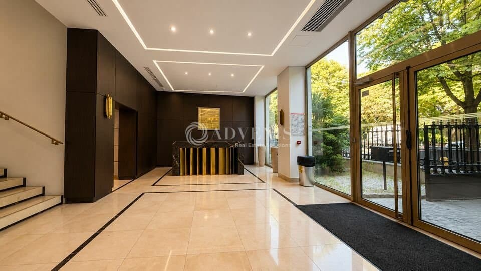 Local commercial · 230 m² · Location — photo 3
