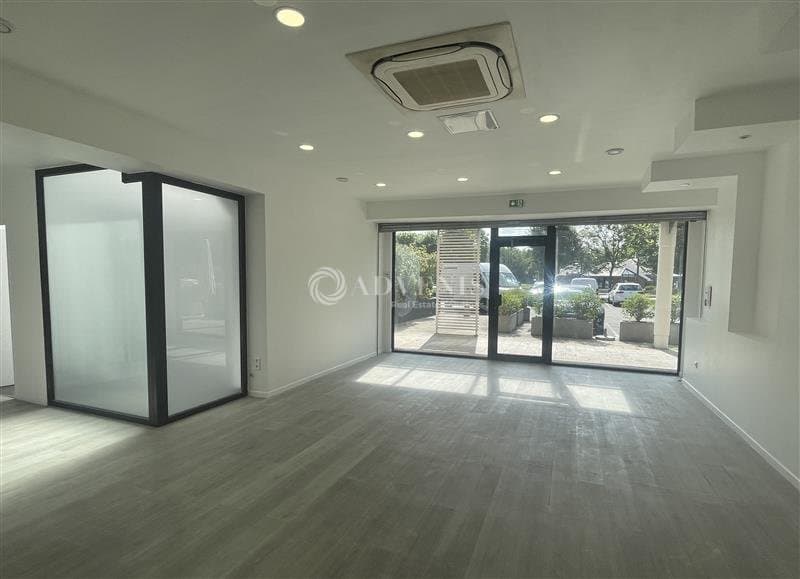 Local commercial · 108 m² · Location — photo 2