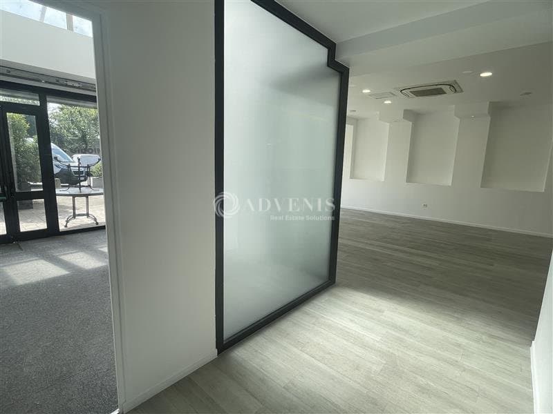 Local commercial · 108 m² · Location — photo 3