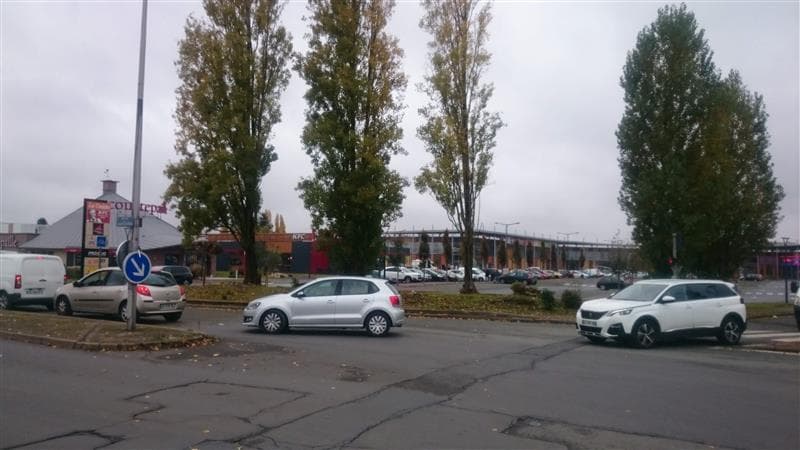 Local commercial · 300 m² · Location — photo 3