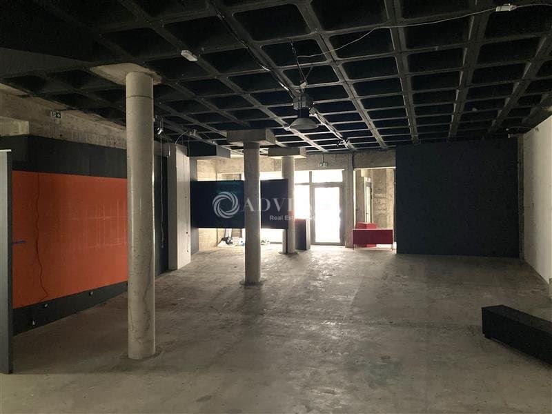 Local commercial · 210 m² · Location — photo 3