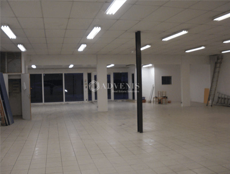Local commercial · 330 m² · Achat des murs — photo 2
