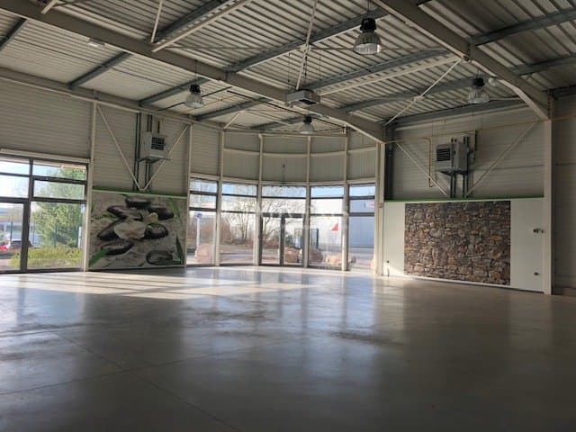 Local commercial · 389 m² · Location — photo 1