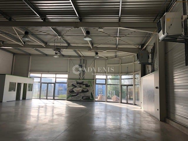 Local commercial · 389 m² · Location — photo 2