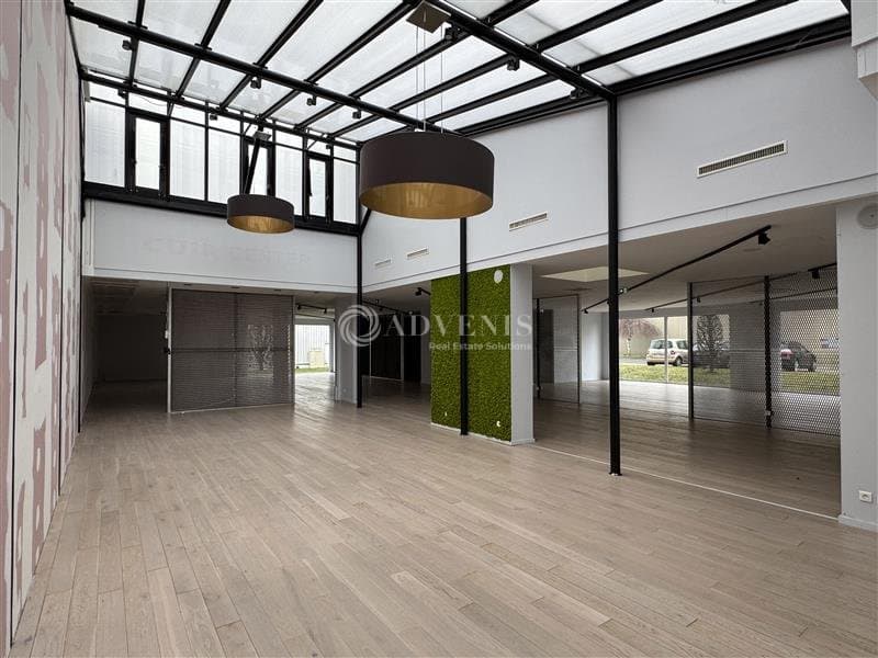 Local commercial · 830 m² · Location — photo 3