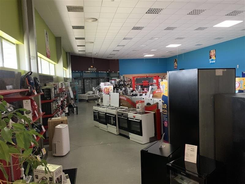 Local commercial · 750 m² · Achat des murs — photo 2